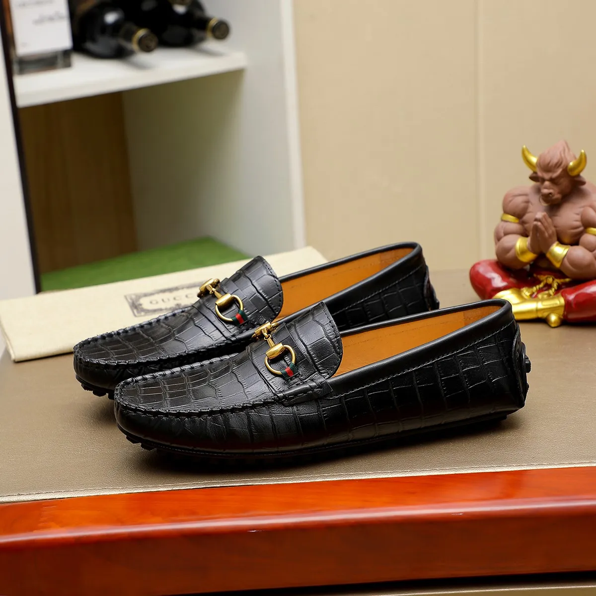 Men's shoes💰380💰🕷🕷️【 GUCCI 】Gucci's best-selling trendy men's casual slip-on shoes 🇨🇳Official website original 1:1 mold 💯Original quality, fine workmanship ☘Fashionable and versatile, perfect shape, comfortable on the feet 🍓Trendy men's recommended model, imported cowhide on the top layer 🎋High-quality pigskin lining, rubber wear-resistant and non-slip outsole, high-end atmosphere, worth owning 🍉Optional 38-44
